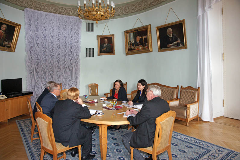 Встреча Ю.С.Осипова с Послом Великобритании г-жой Ани Прингл (jpg, 105 Kб)
