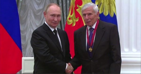 Сегодня Президент России Владимир Путин вручил высшие государственные награды Российской Федерации 1-1.jpg (jpg, 31 Kб)