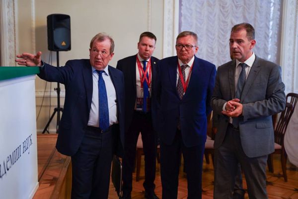 Президент Академии наук Геннадий Красников посетил Санкт-Петербургское отделение РАН 1-1.jpg (jpg, 44 Kб)